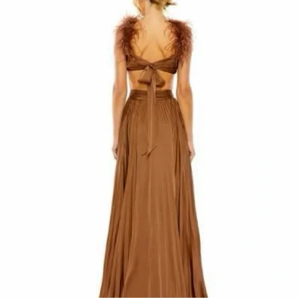 Mac Duggal Pleated Feather Cap Sleeve Open Back Gown New size 2 - Picture 2 of 2